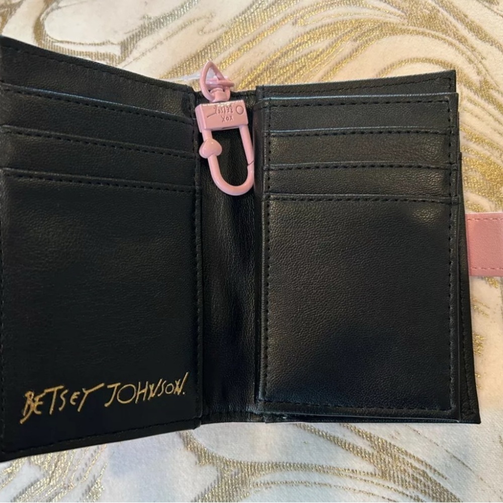 Band new with tag blush pink Betsy Johnson card wallet - Picture 4 of 5
